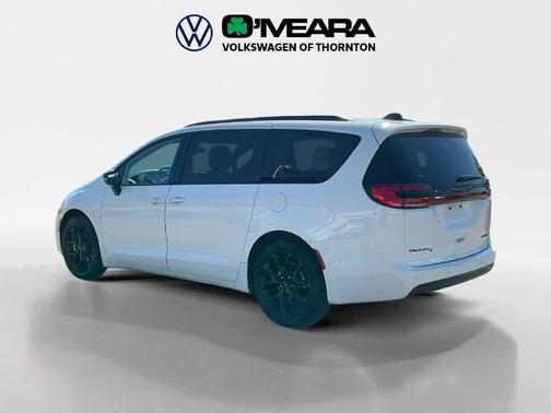 Bright White Clearcoat 2025 Chrysler Pacifica Limited