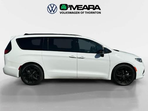 Bright White Clearcoat 2025 Chrysler Pacifica Limited