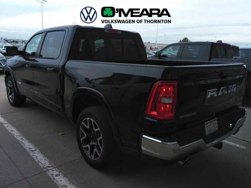 Diamond Black Crystal Pearlcoat 2026 RAM 1500 Laramie