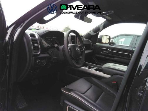 Diamond Black Crystal Pearlcoat 2026 RAM 1500 Laramie