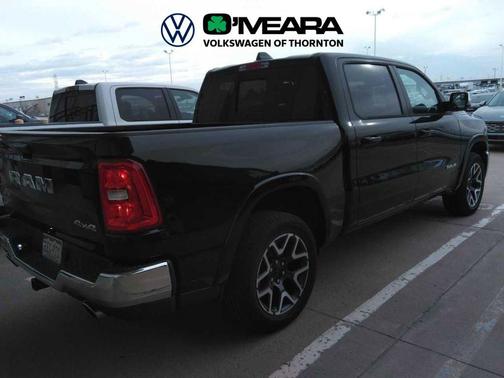 Diamond Black Crystal Pearlcoat 2026 RAM 1500 Laramie