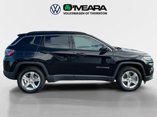 Diamond Black Crystal Pearlcoat 2024 Jeep Compass Latitude