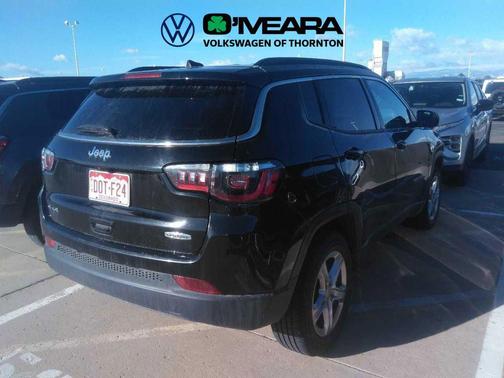 Diamond Black Crystal Pearlcoat 2024 Jeep Compass Latitude