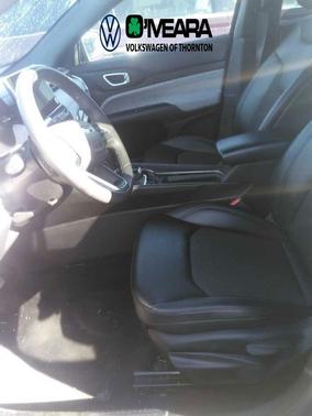 Diamond Black Crystal Pearlcoat 2024 Jeep Compass Latitude