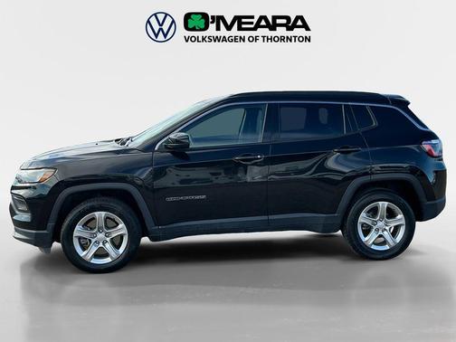Diamond Black Crystal Pearlcoat 2024 Jeep Compass Latitude