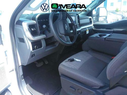 Oxford White 2025 Ford F-250 XLT