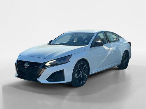 2023 Nissan Altima SR FWD