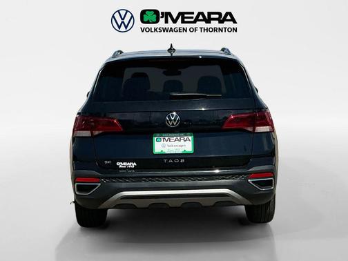 Deep Black Pearl 2024 Volkswagen Taos 1.5T SE