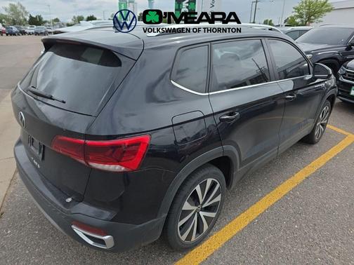 Deep Black Pearl 2024 Volkswagen Taos 1.5T SE