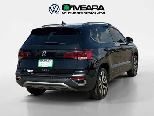 Deep Black Pearl 2024 Volkswagen Taos 1.5T SE
