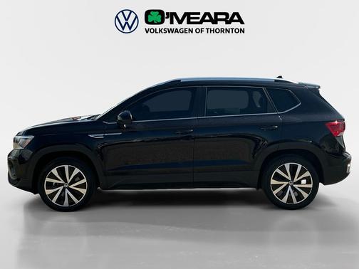 Deep Black Pearl 2024 Volkswagen Taos 1.5T SE