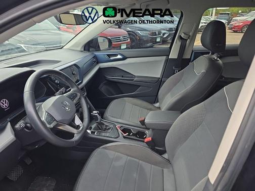 Deep Black Pearl 2024 Volkswagen Taos 1.5T SE
