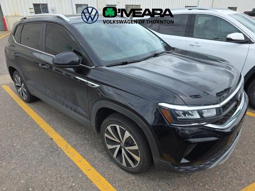 Deep Black Pearl 2024 Volkswagen Taos 1.5T SE