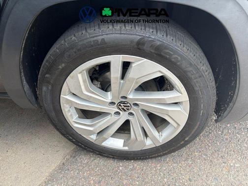 Deep Black Pearl 2023 Volkswagen Atlas 3.6L SE w/Technology