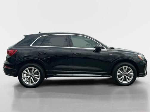 2022 Audi Q3 45 S line Premium