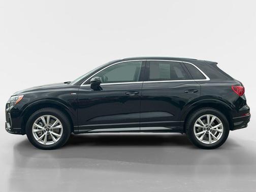 2022 Audi Q3 45 S line Premium