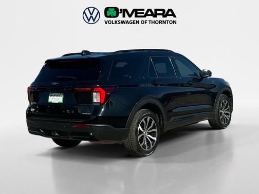 Black Metallic 2025 Ford Explorer ST-Line
