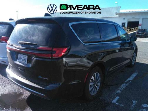 2024 Chrysler Pacifica Hybrid Select