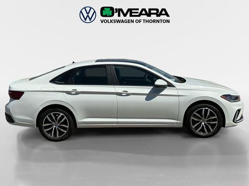 Opal White Pearl 2026 Volkswagen Jetta 1.4T SE