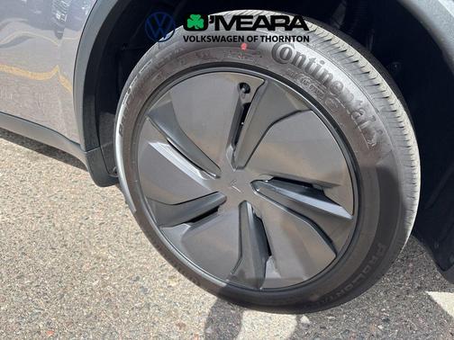 2026 Tesla Model Y Standard Rear-Wheel Drive