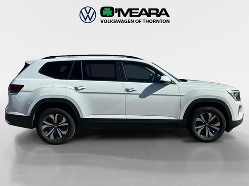 Pure White 2024 Volkswagen Atlas 2.0T SE