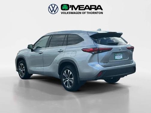 Celestial Silver Metallic 2022 Toyota Highlander XLE