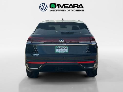 Deep Black Pearl 2026 Volkswagen Atlas Cross Sport 2.0T SE w/Technology