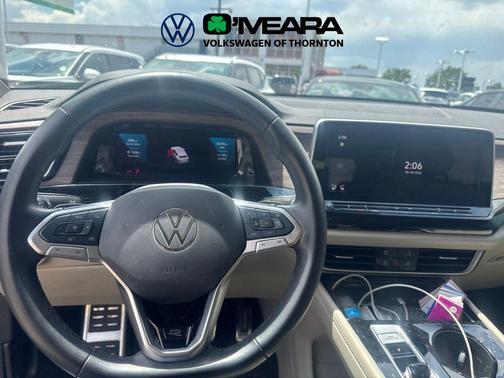 Deep Black Pearl 2024 Volkswagen Atlas 2.0T SEL Premium R-Line
