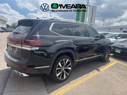 Deep Black Pearl 2024 Volkswagen Atlas 2.0T SEL Premium R-Line