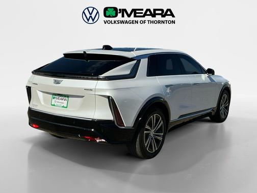 Crystal White Tricoat 2024 Cadillac LYRIQ Luxury