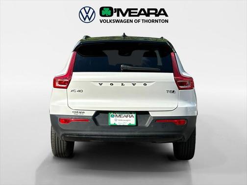 2022 Volvo XC40 T5 R-Design
