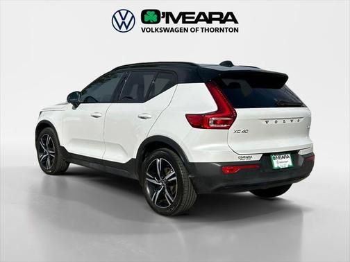 2022 Volvo XC40 T5 R-Design