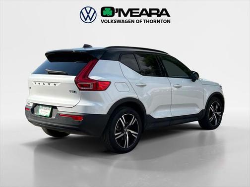 2022 Volvo XC40 T5 R-Design