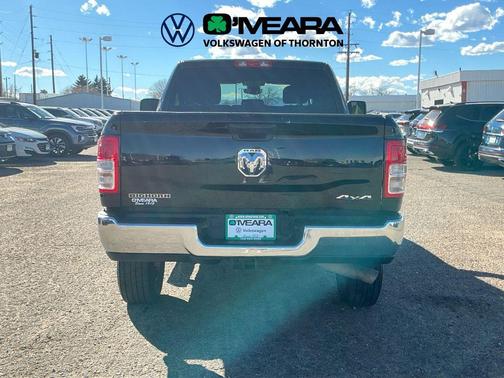 Diamond Black Crystal Pearlcoat 2024 RAM 2500 Big Horn Crew Cab 4x4 6'4' Box