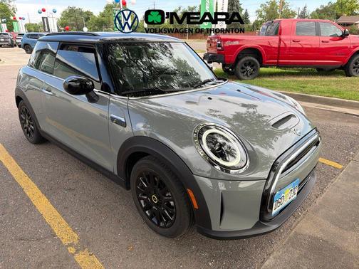 Moonwalk Grey Metallic 2023 MINI Hardtop Cooper S