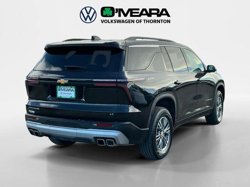 Mosaic Black Metallic 2024 Chevrolet Traverse LT