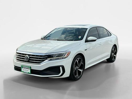2022 Volkswagen Passat 2.0T R-Line
