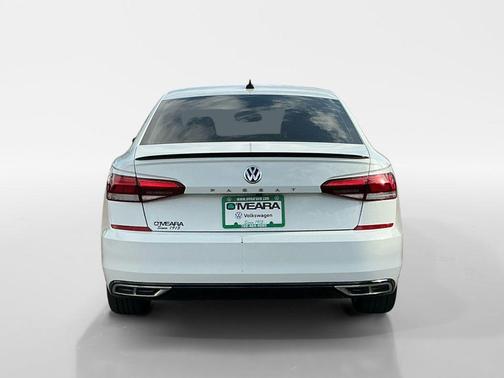2022 Volkswagen Passat 2.0T R-Line