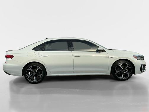 2022 Volkswagen Passat 2.0T R-Line