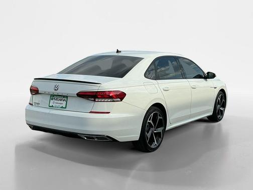 2022 Volkswagen Passat 2.0T R-Line
