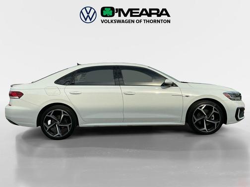 2022 Volkswagen Passat 2.0T R-Line