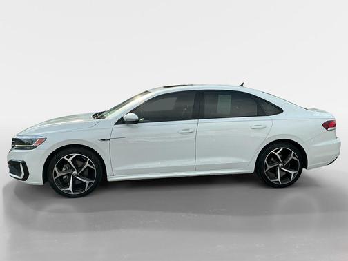 2022 Volkswagen Passat 2.0T R-Line