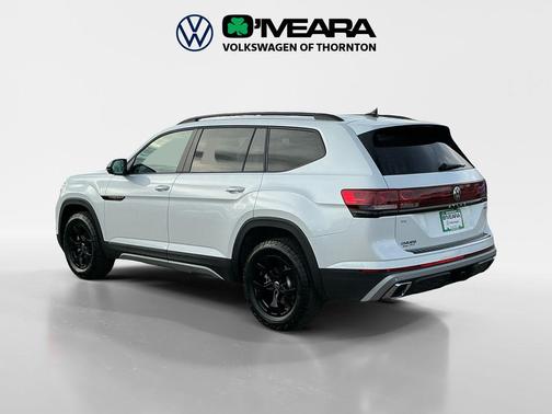 Opal White Pearl 2026 Volkswagen Atlas Peak Edition