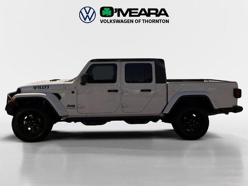Bright White Clearcoat 2022 Jeep Gladiator Willys 4x4