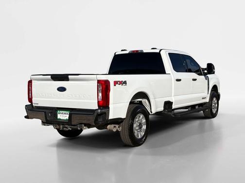 Oxford White 2024 Ford F-250 XLT