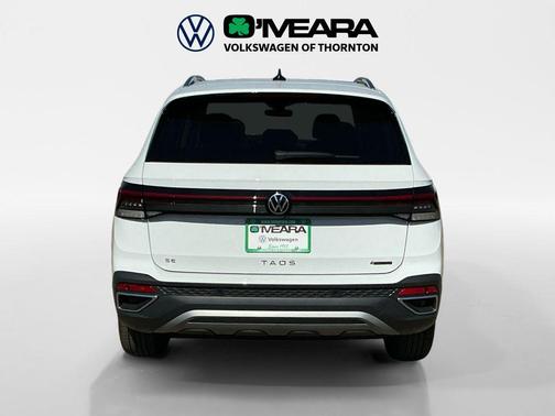 Pure White 2026 Volkswagen Taos SE