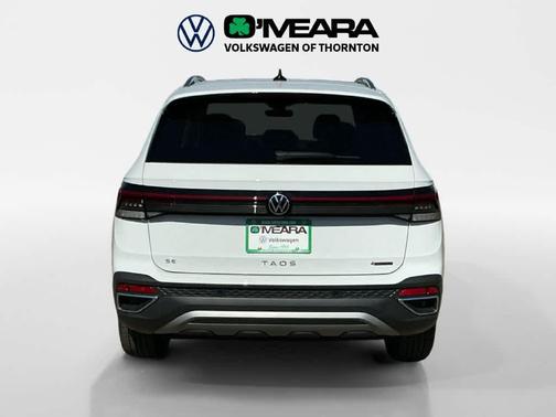 Pure White 2026 Volkswagen Taos SE