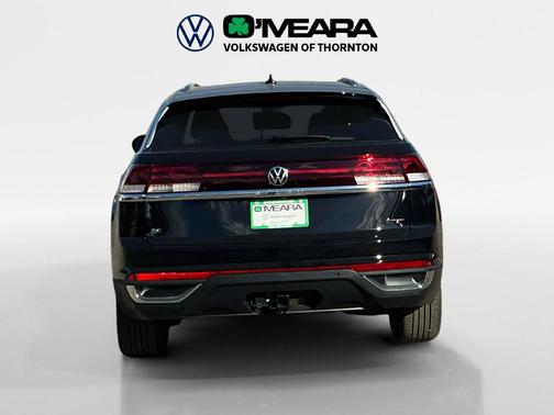 Deep Black Pearl 2026 Volkswagen Atlas Cross Sport 2.0T SE w/Technology 4MOTION