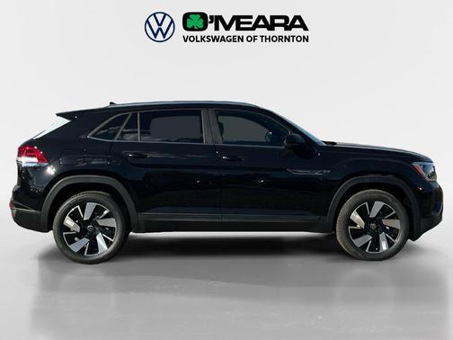 Deep Black Pearl 2026 Volkswagen Atlas Cross Sport 2.0T SE w/Technology 4MOTION
