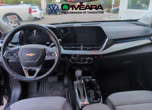 Mosaic Black Metallic 2024 Chevrolet Trax LT